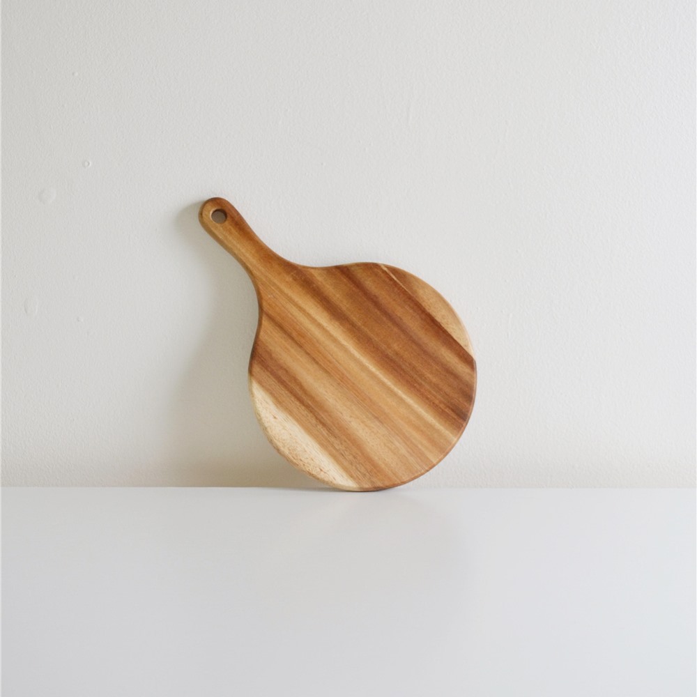 Creative Co-op Round Small Suar Wood Cutting Board with Handle, Natural